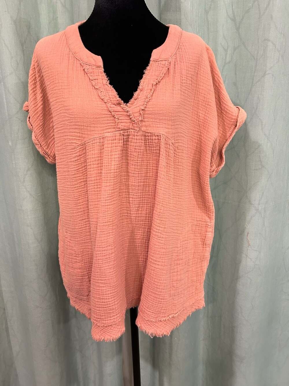 Entro Double Gauze Raw Edge V-Neck Short Sleeve Top Coral Small